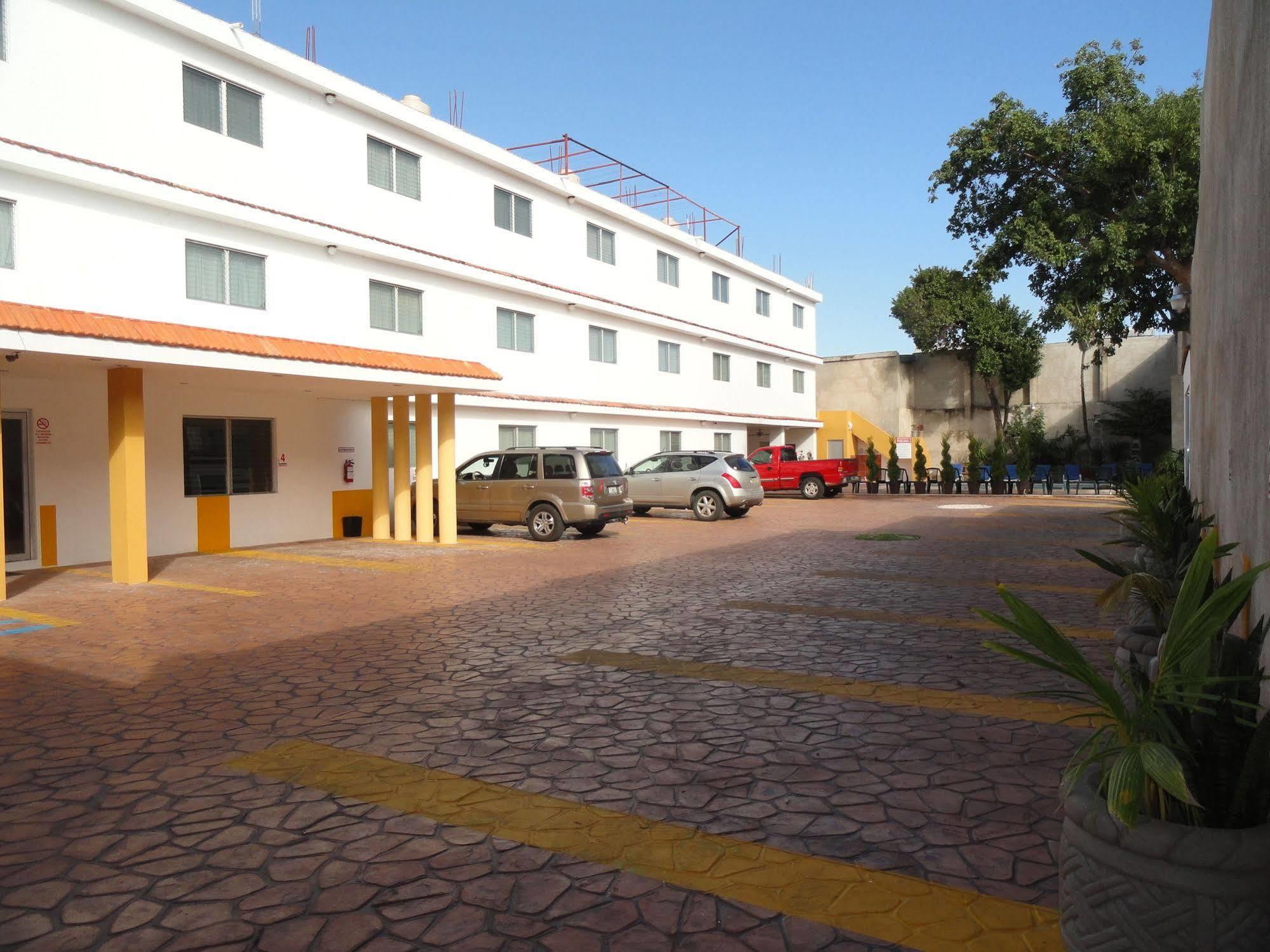 Hotel Las Dalias Inn Mérida Kültér fotó